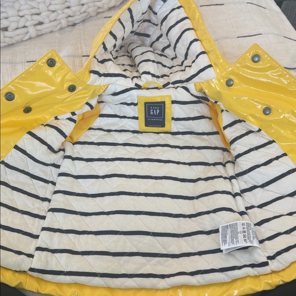 Baby gap rain jacket 12-18m - Picture 2 of 3